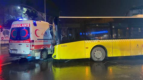 B­a­h­ç­e­l­i­e­v­l­e­r­­d­e­ ­a­m­b­u­l­a­n­s­ ­v­e­ ­İ­E­T­T­ ­o­t­o­b­ü­s­ü­ ­k­a­z­a­ ­y­a­p­t­ı­